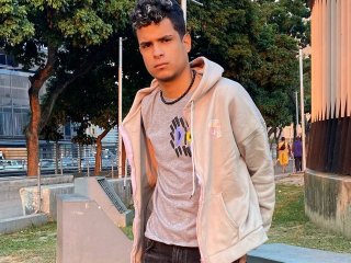 Live Sex Elian22