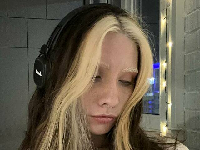 ElizaBrown's profile - Image n°6