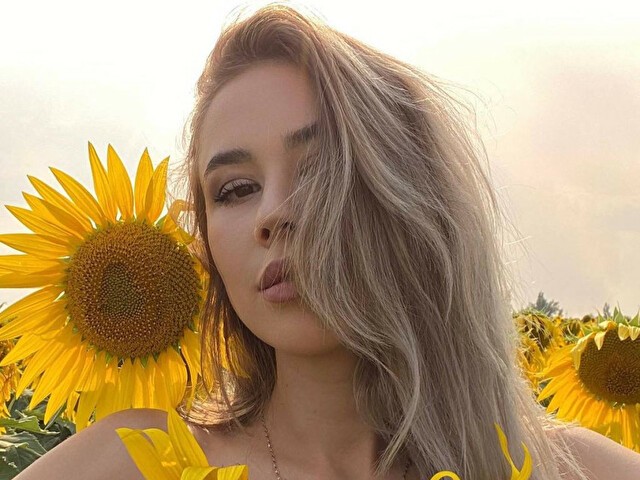 Ellalewiss's profile - Image n°1
