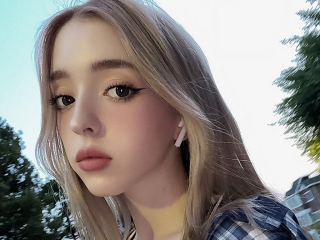 Sexo por webcam con Ellianamiller