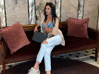 Live Sex Elliekey