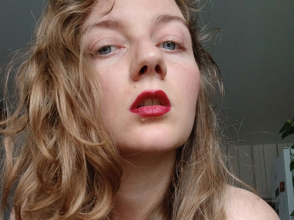 Ellyhally's profile - Image n°0