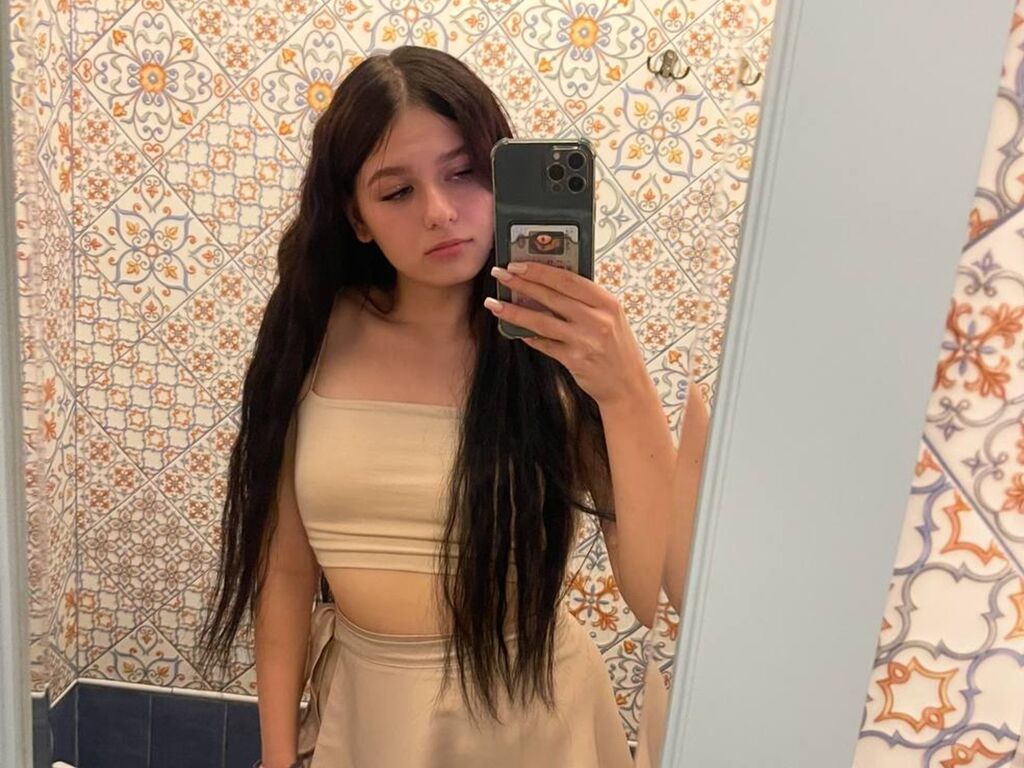 Elsiefuller's profile - Image n°0