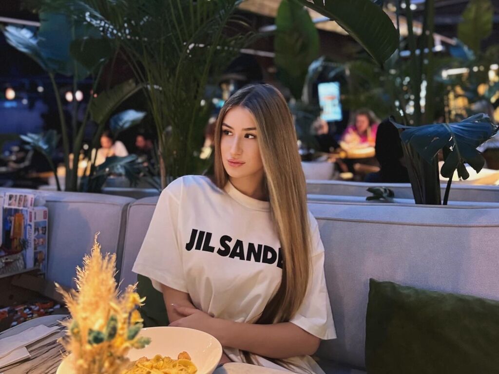 Elvaarness's profile - Image n°1