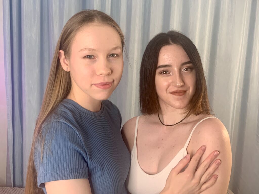 Elviaandbridget's profile - Image n°0