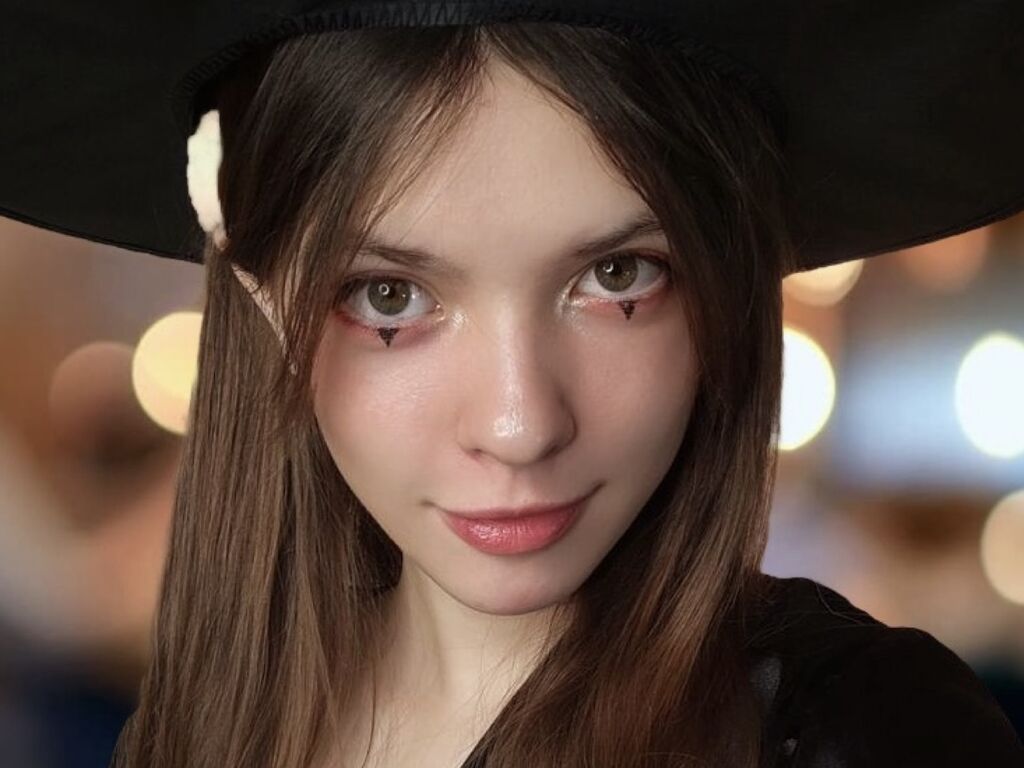 Elviacoatsworth's profile - Image n°0