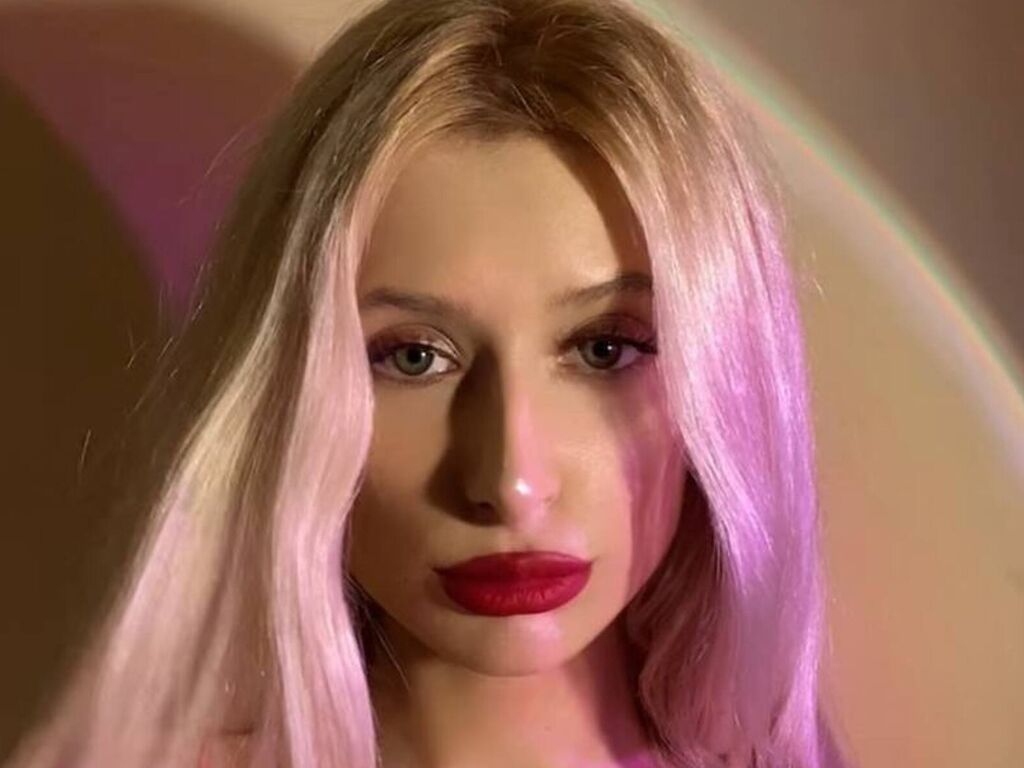 Elwinehiett's profile - Image n°1