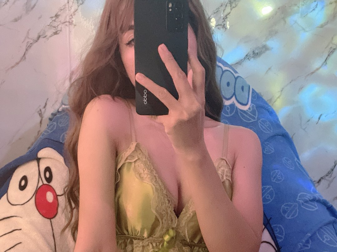 Elybee's profile - Image n°0