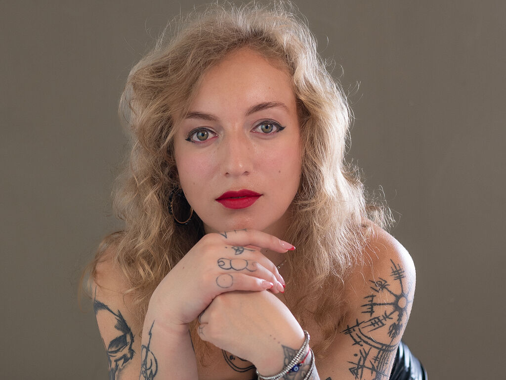 Emasantorini's profile - Image n°1