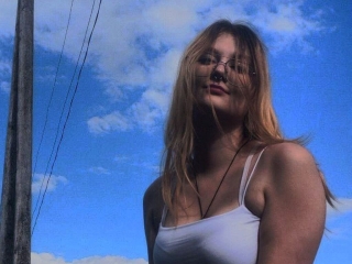 Sexo por webcam con Emelialatam