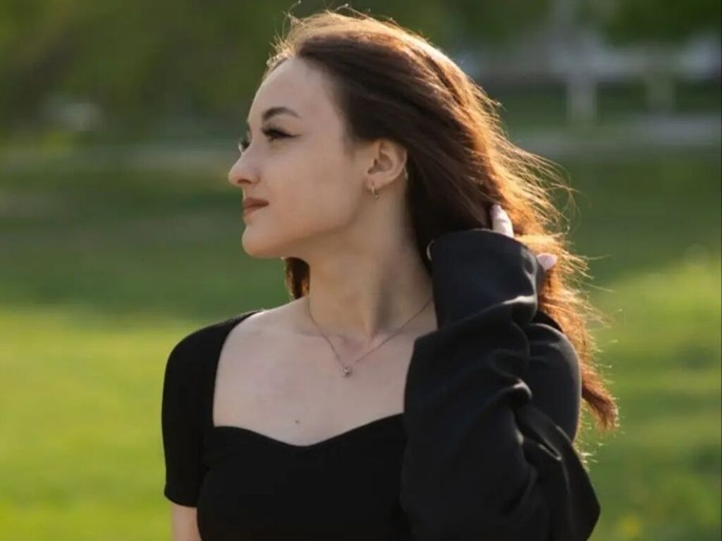 Emelyhardy's profile - Image n°0