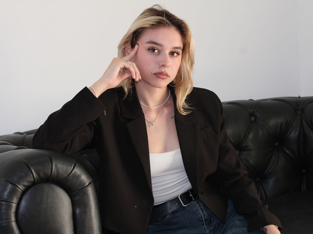 Emelyhoward's profile - Image n°0