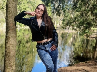 Sexo por webcam con Emiliahurrison