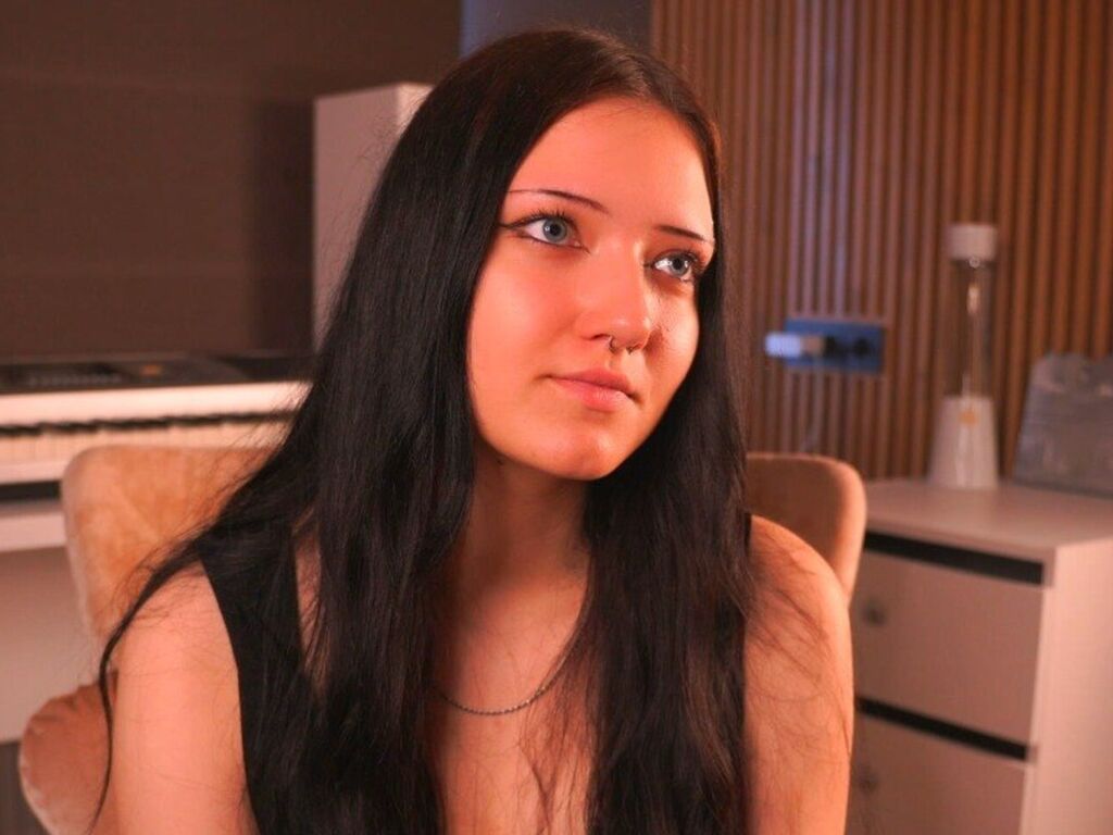 Emilieshaper's profile - Image n°1