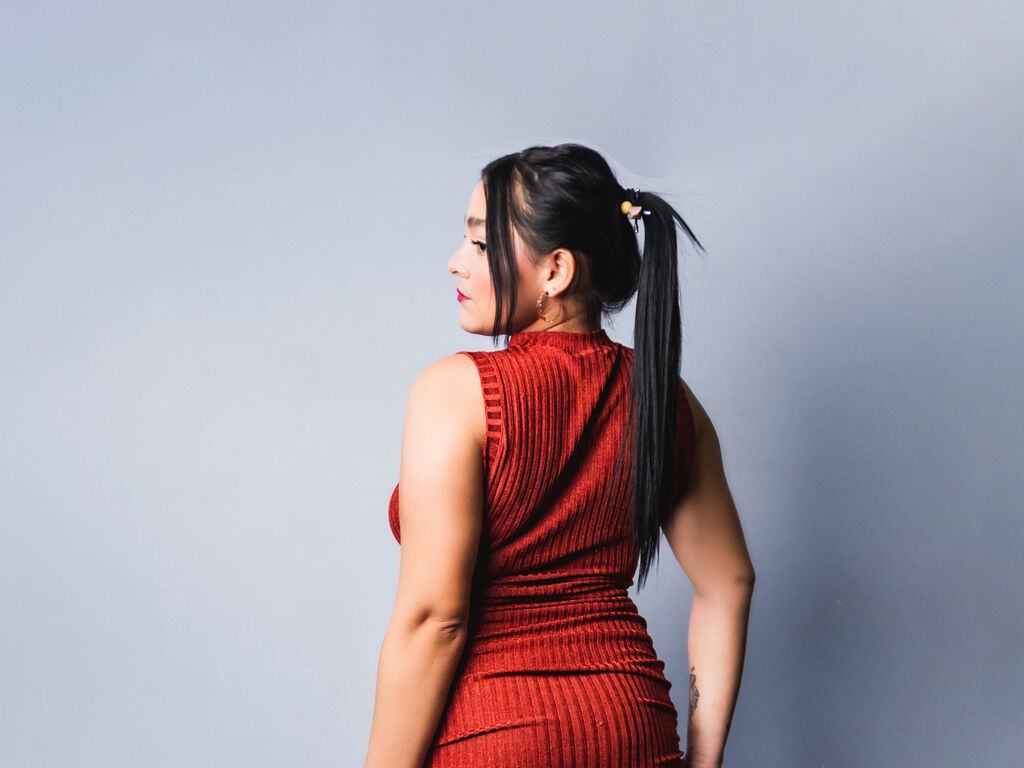 Emilybarker's profile - Image n°1