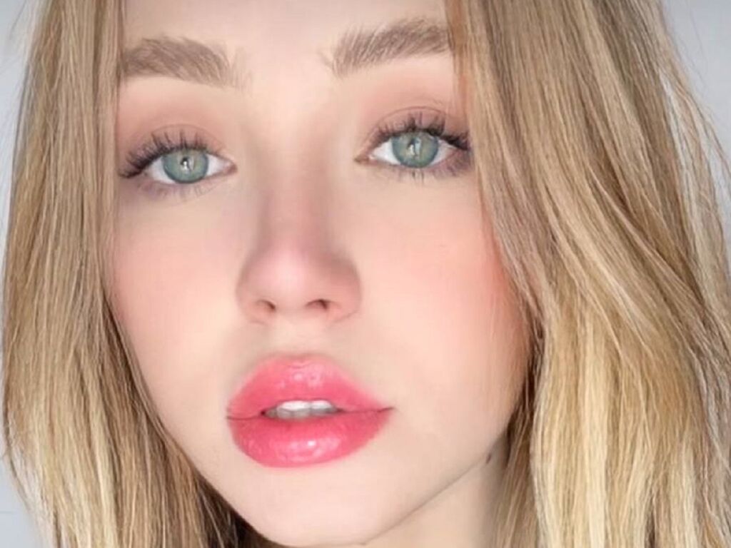 Emilycarles's profile - Image n°0