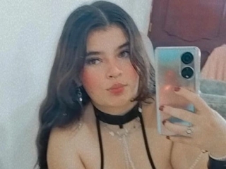 Webcam sex with Emilyevanzz