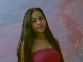 Emma_Clarke18