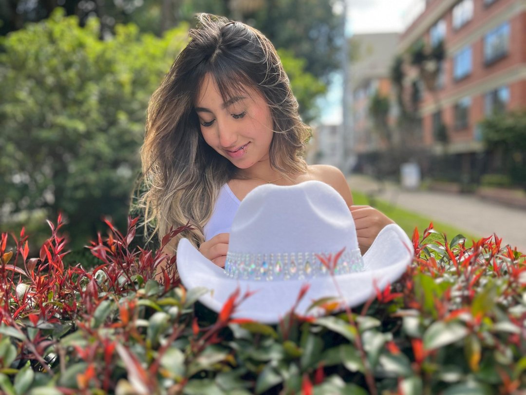 Emmaval's profile - Image n°1