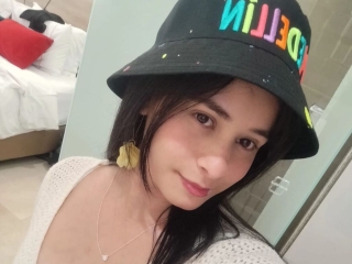 Webcam sex con Emyrein
