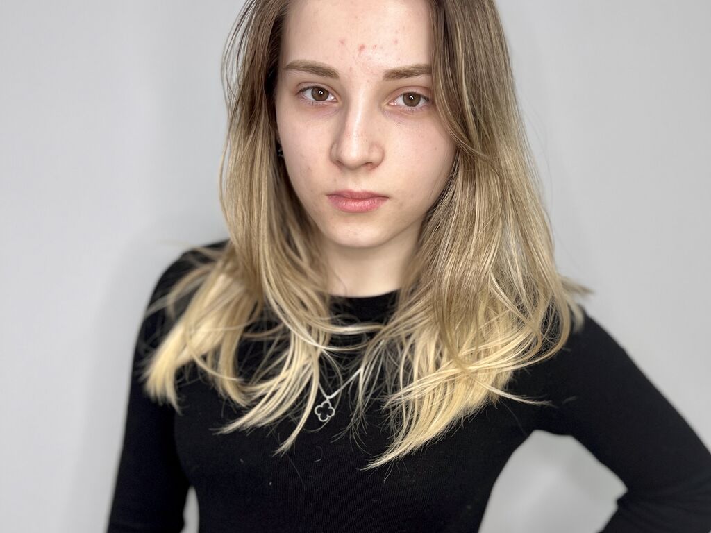 Engelchatfield's profile - Image n°0