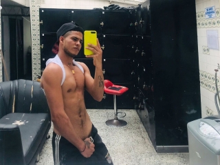 Enzoluna019's Sexcam
