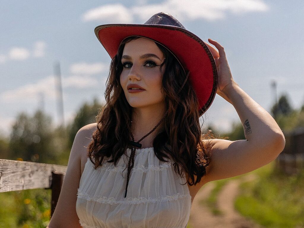 Erikacoper's profile - Image n°1