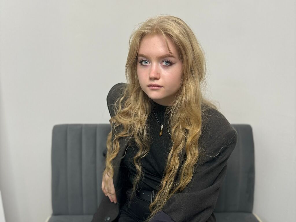Esmebelow's profile - Image n°0