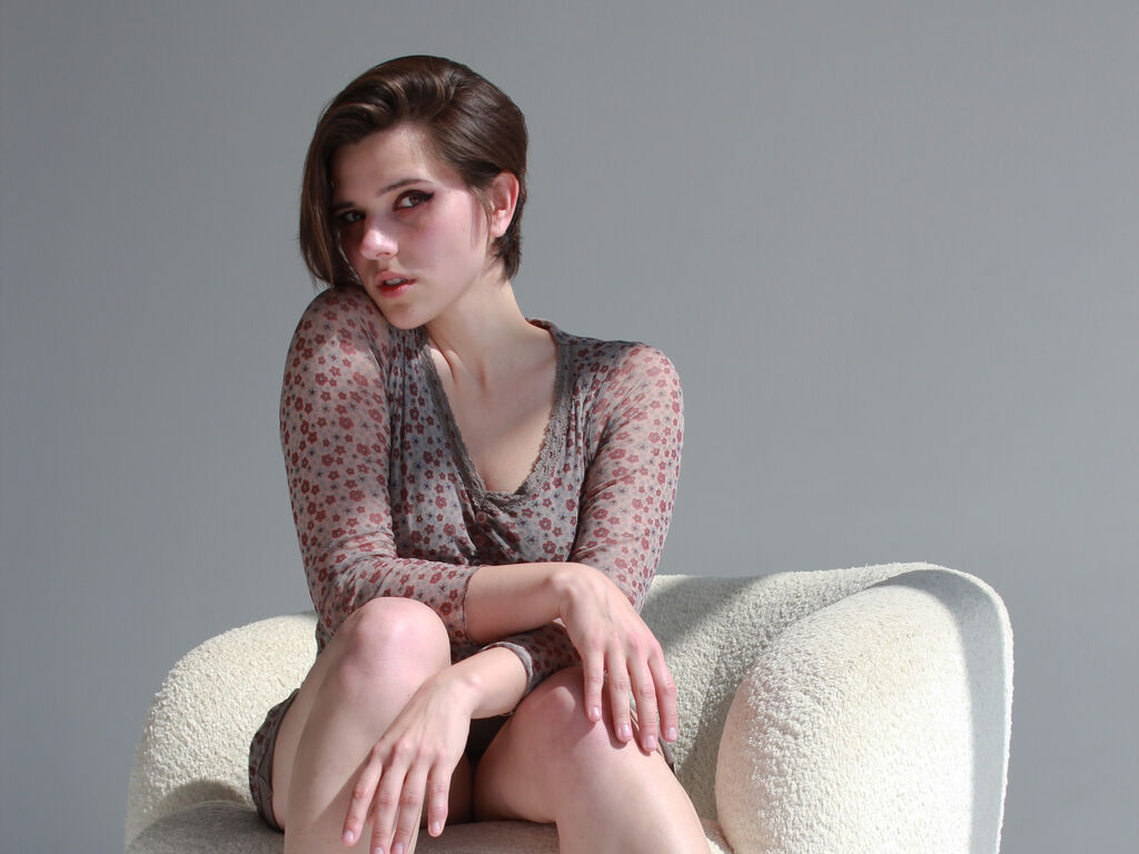 Esterenby's profile - Image n°1