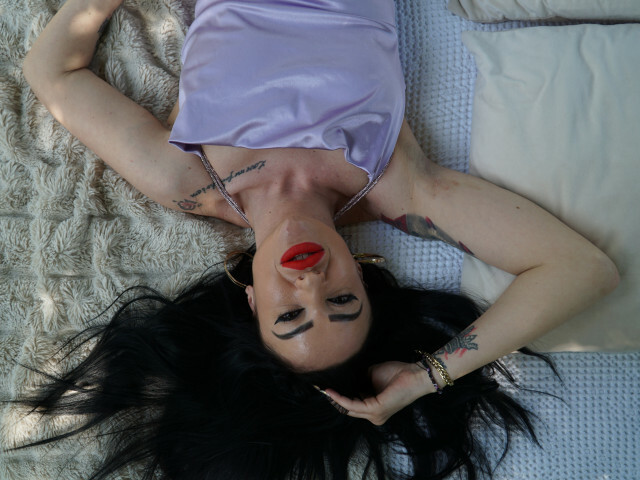 EveCharm's profile - Image n°3