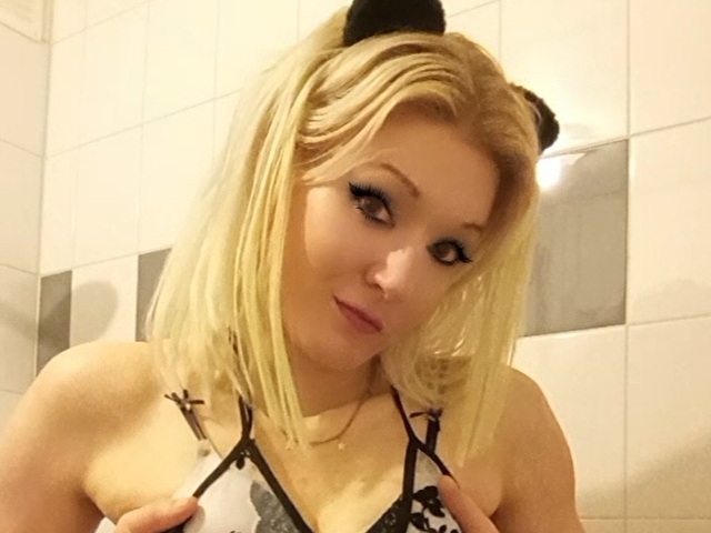 BlondBabe90's profile - Image n°2