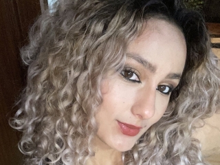 Sexo por webcam con Flora_Saenz