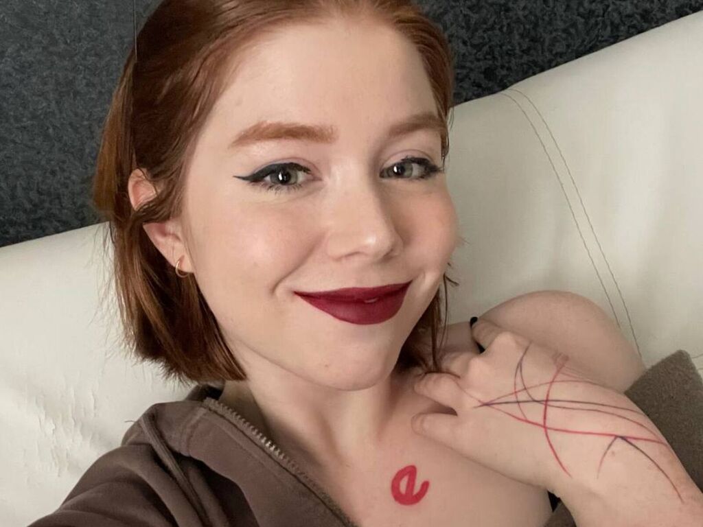 Fredericahayley's profile - Image n°0