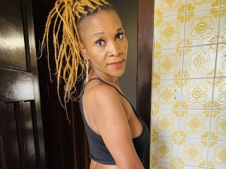 Webcam sex with Ghettoassdoll45