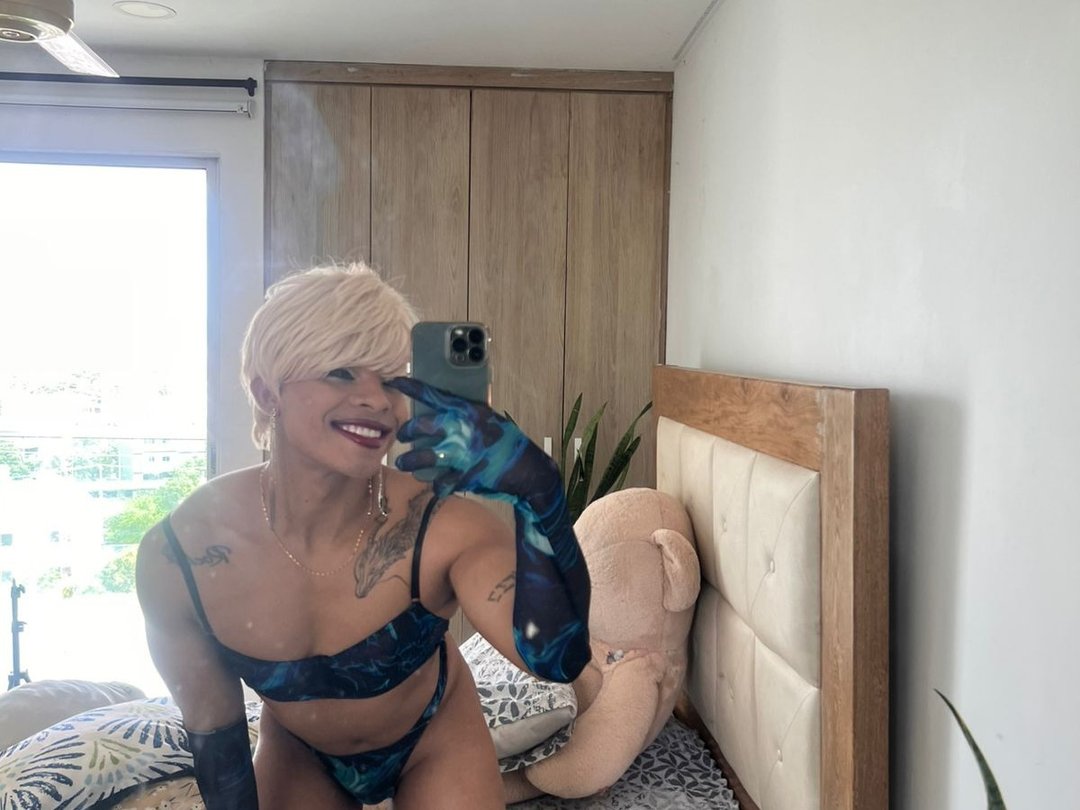 Hellenswett's profile - Image n°1