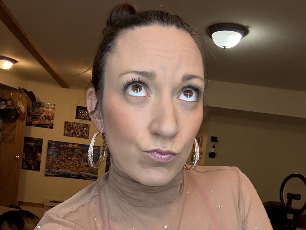 Hilarylynn's profile - Image n°1