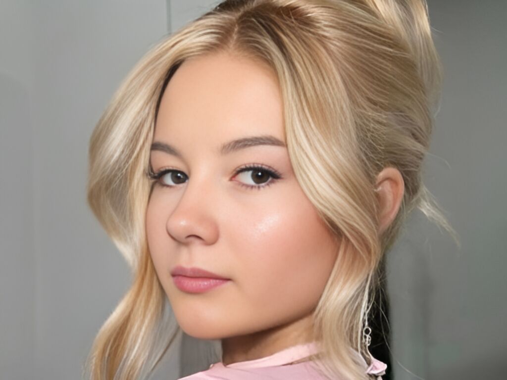Holliselletson's profile - Image n°0
