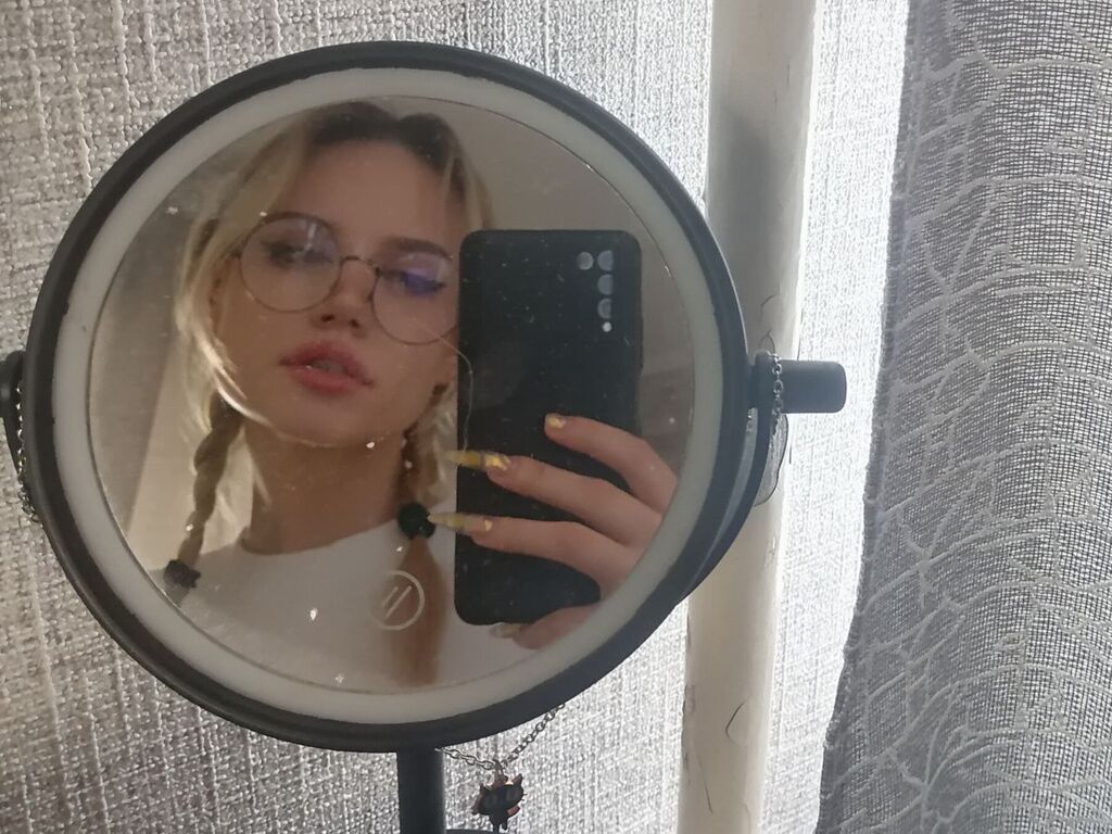 Hollyricker's profile - Image n°0