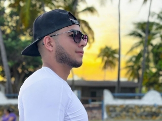 Sexcam Live Show von Hotlatinsboys2025