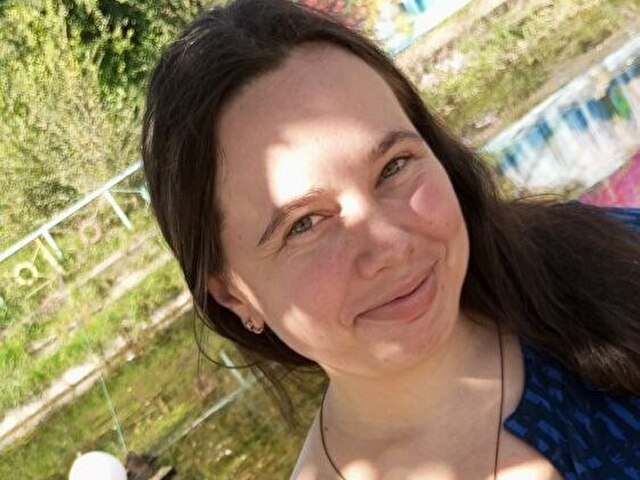 Housewife's profile - Image n°1