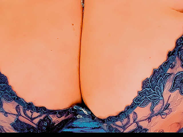 HugeBooobs's profiel - Afbeelding n°29