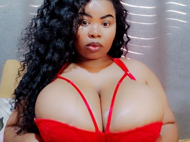 HUGEJUGS40DD's profile - Image n°1