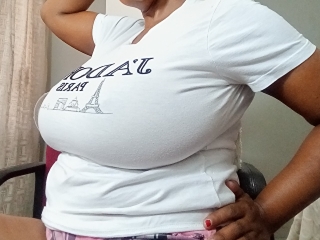 Webcam sex met Hugetits38hh