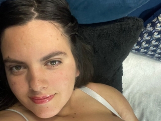 Webcam sex with Hugetitties