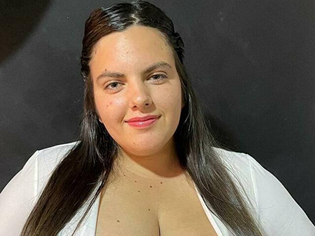 Hugetitties's profile - Image n°0