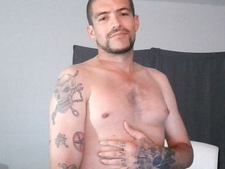 Hungtattedhandsome's Sexcam