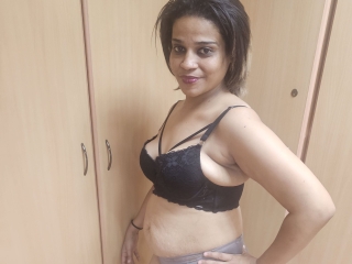 Webcam sex with Indianamara