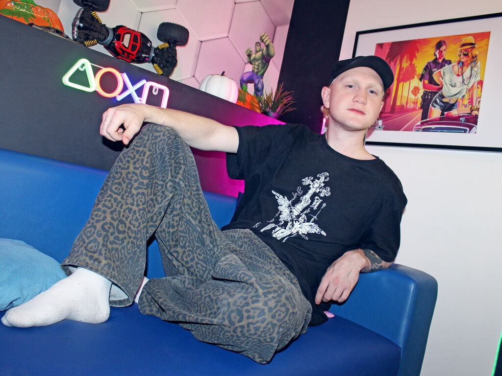 Isaacwhitee's profile - Image n°0