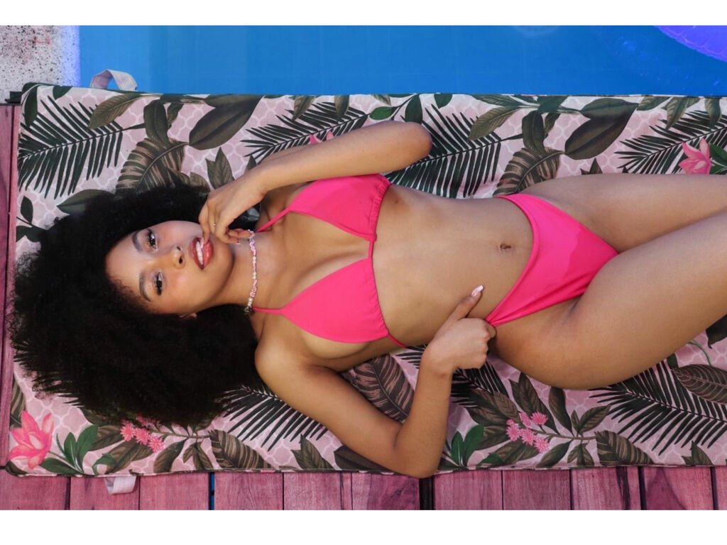 Jazminevans's profile - Image n°0