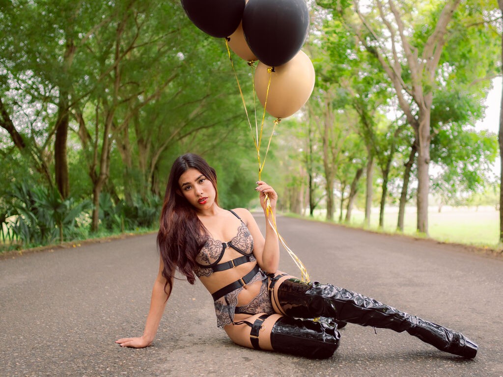 Jeniferluna's profile - Image n°1